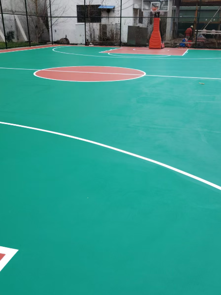 敦煌 球场长期使用易出现地面开裂